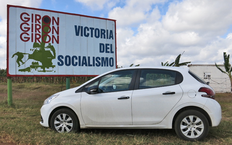 Der Mietwagen samt Hinweisgeber. 