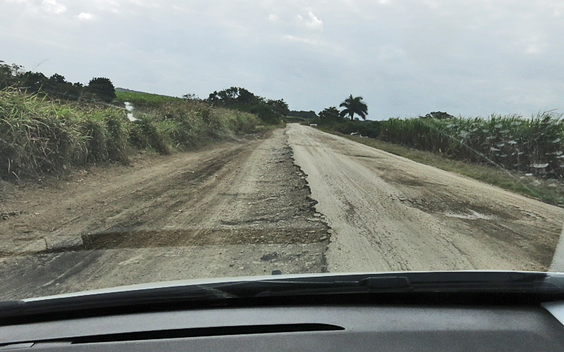 Typische Nebenstraße (teilweise).
