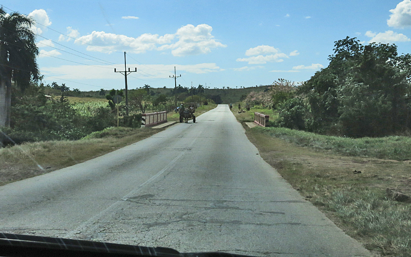Typische Überlandstraße.